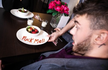 Cody Cummings homoseksuel anal xxx dejligt billede