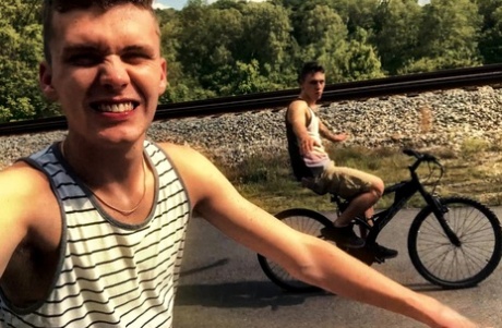 alvorlig homoseksuel bondage ret nøgen Foto