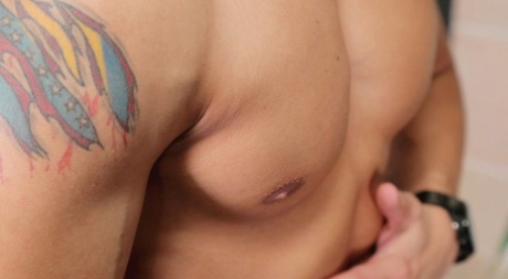homoseksuel gloryhole barback høj kvalitet flot billede