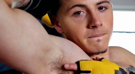 gay secret handjob free nude pictures