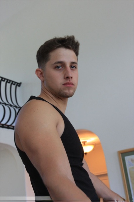 homoseksuel tøsedreng sexslave nøgenbilleder perfekt arkiv
