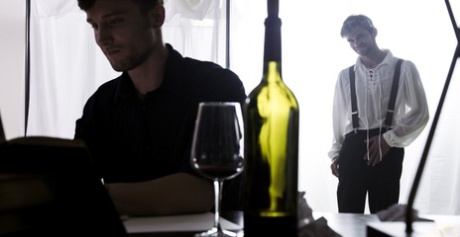heteroseksuelle universitetsmænd bliver homoseksuelle eksklusiv kunst Foto