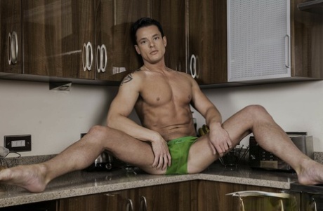 voyeur gay cam free naked pic