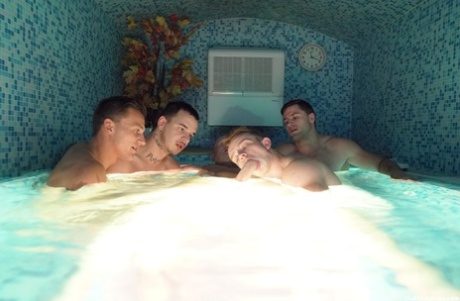 homoseksuelle nøgne buttede mænd hd top Foto