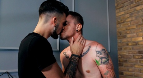 behårede homoseksuelle mænd orgie erotisk flot arkiv
