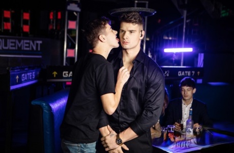 gejowski publiczny fisting porno za darmo zdjęcie