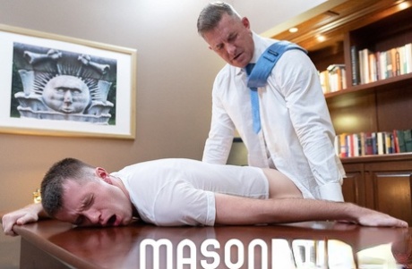 stary wesoły całujący się seksownie nago galeria