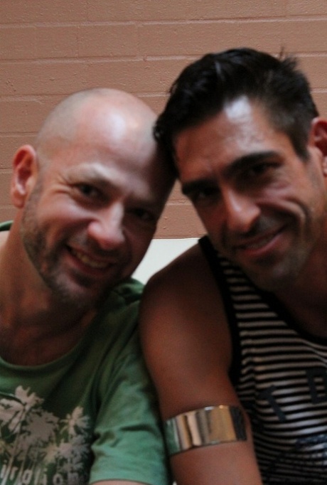 homoseksuel bodybuilder brusebad bedst fotos