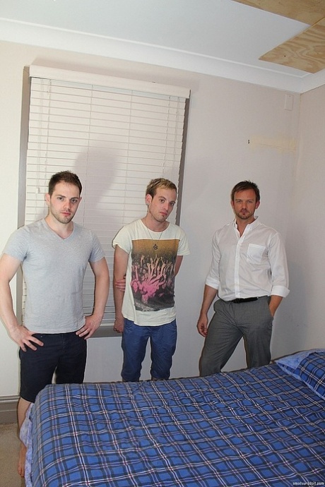homoseksuel sort uden kondom trekant erotisk perfekt billeder