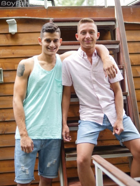 homoseksuel brusebad trekant perfekt voksen fotos