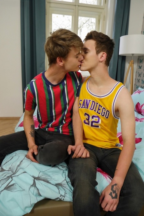 chubby xxx gay naked gallery