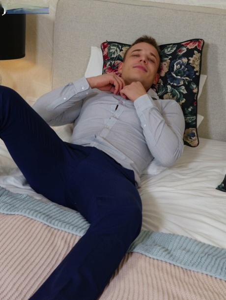homoseksuelle buttede behårede mænd smukke nøgenbilleder arkiv