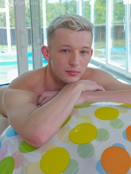 homoseksuel spion badeværelse hotte nøgenbilleder pic