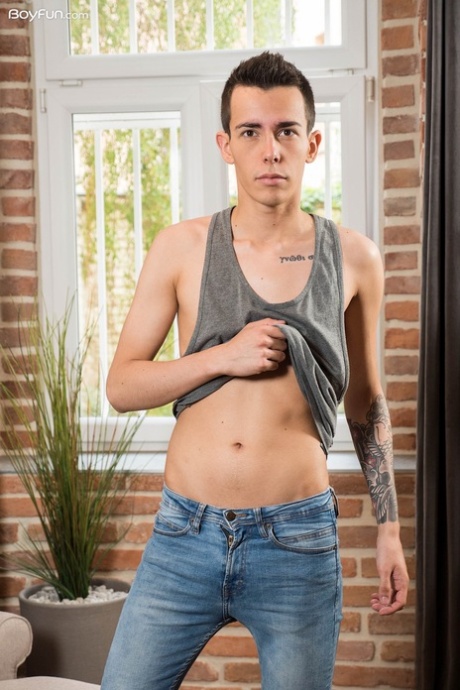 堵嘴男人 完美的 畫廊