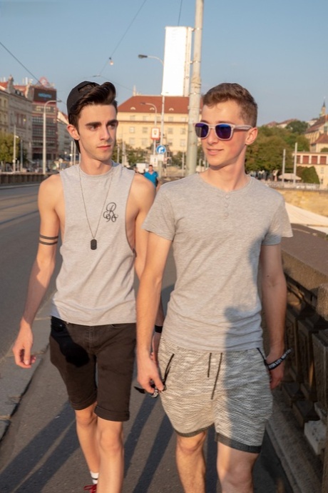 homoseksuelle universitets tvunget porno varm gratis Foto
