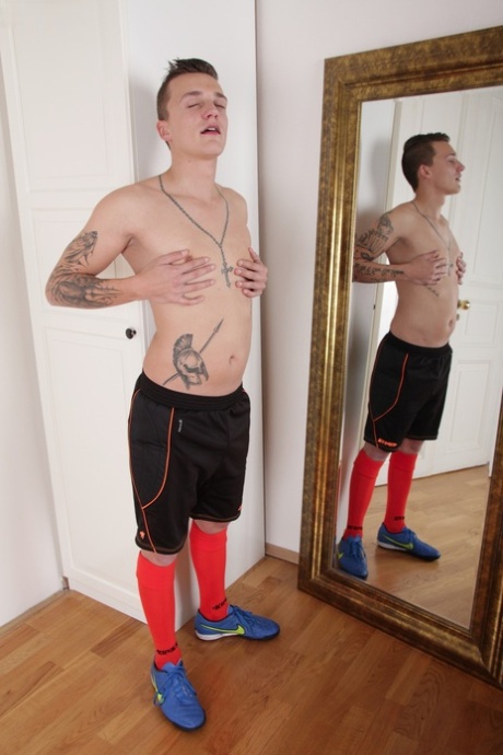 homoseksuel ansigtssiddende mester varm gratis img