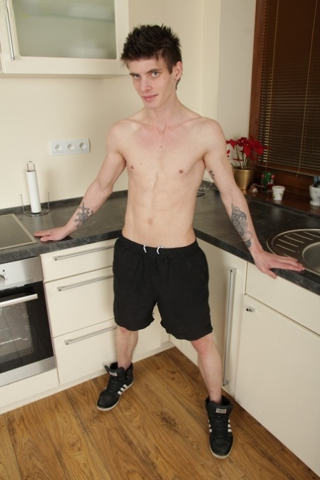 homoseksuel bodybuilder brusebad top varmt billede