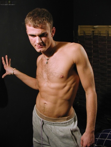 homoseksuelle fyre slikker fødder porno xxx pic