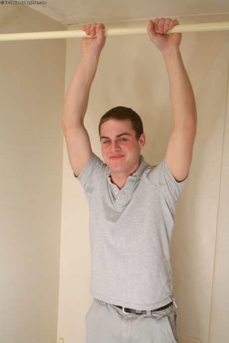 beau gosse gay se branle nu érotique collection