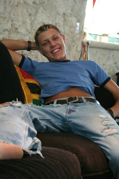 homoseksuel par trekant pornografisk hd fotos