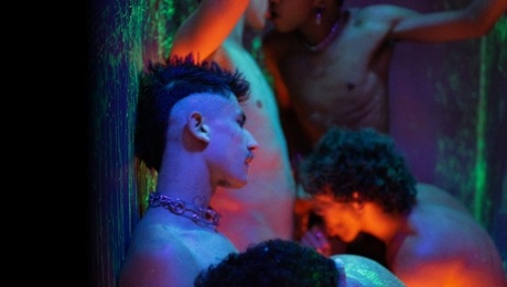 homoseksuel gruppe brusebad sex hd sex billeder