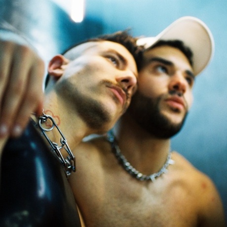 homoseksuelle teenage drenge kysser pæn gallerier