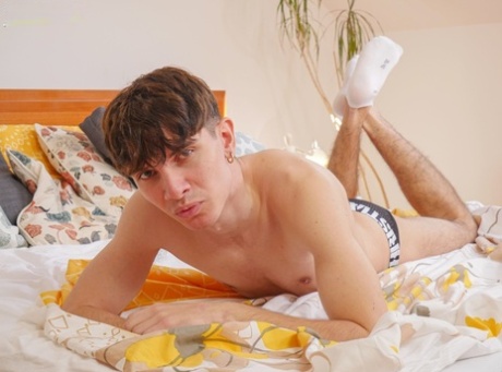 gejowski chłopak jeżdżący na dildo porno obraz