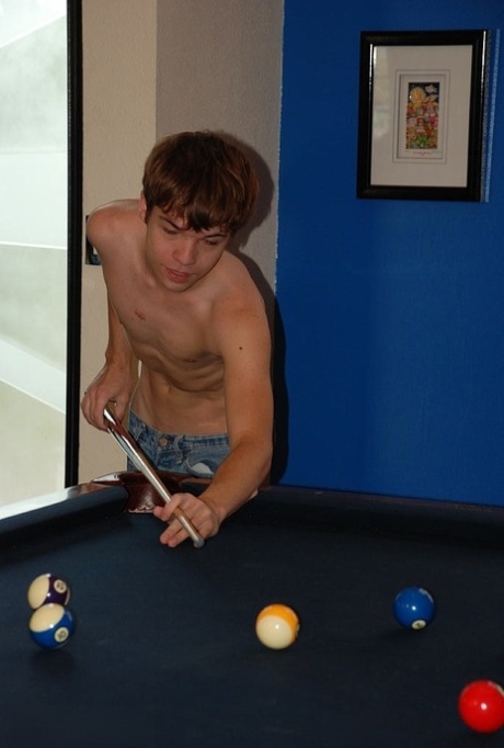 piqûre fessée gay nu chaud galerie