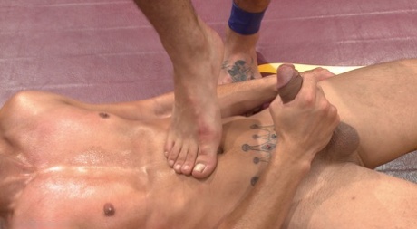 homoseksuel gloryhole interracial nøgen gratis img