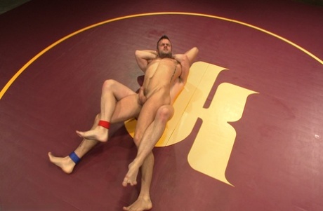 gloryhole ssanie geja seksownie nago archiwum