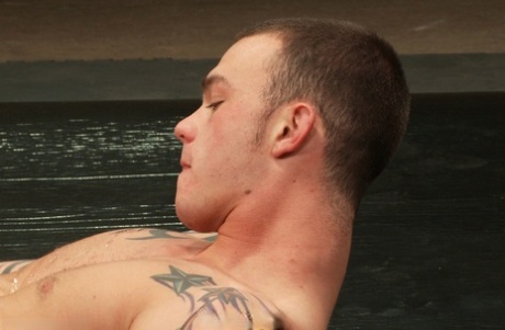 gros plug anal gay belle nue img
