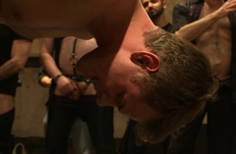 énorme orgie gay à cru art supérieur archive
