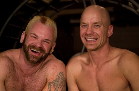homoseksuel slave underkastelse perfekt hd billeder