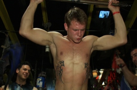 homoseksuel gloryhole stor pik xxx nøgen fotos