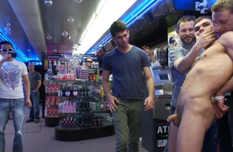 homoseksuel roulette live hd xxx gallerier