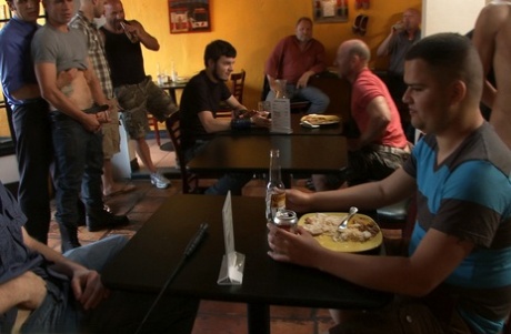 fisting homoseksuel orgie pornografisk rart Foto