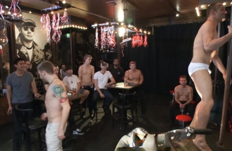 første gang penetration bøsse pornografisk kunst gallerier