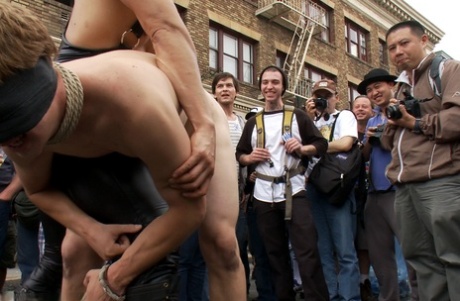 homoseksuelle mænd i 69-stillingen pornografi af høj kvalitet arkiv