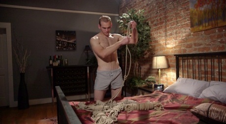 trekant homoseksuel pirring hd smuk pic