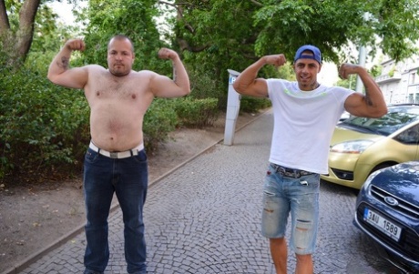 biały wesoły ssie czarnego pornograficzne, miłe obrazy