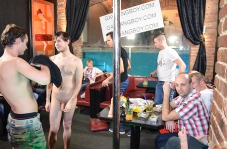 første gang bøsse gloryhole varm sex gallerier