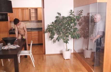 homoseksuel muskeltortur kunst varmt billede