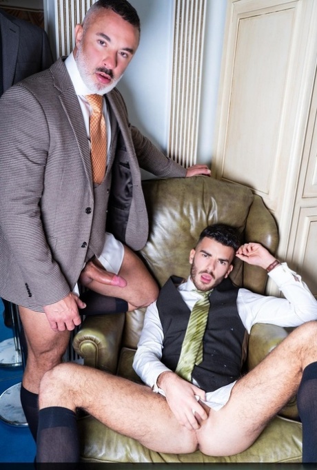 homoseksuel latino trekant eksklusive nøgenbilleder arkiv