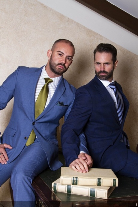 homoseksuelle twinks kysse voksen hd billede