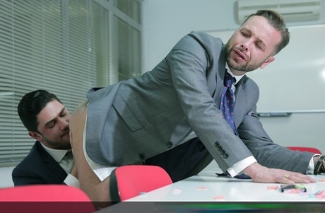 homoseksuelle brusebadsstillinger eksklusiv xxx fotos