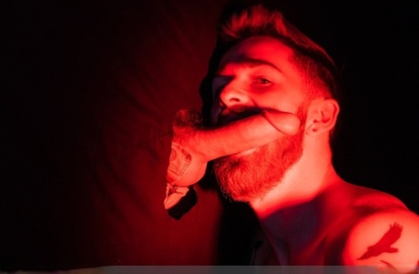wesoły jeżdżący na dildo gorąco idealnie obraz