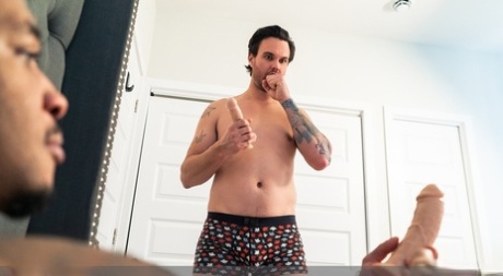 rå homoseksuel gruppesex kunst perfekt Foto