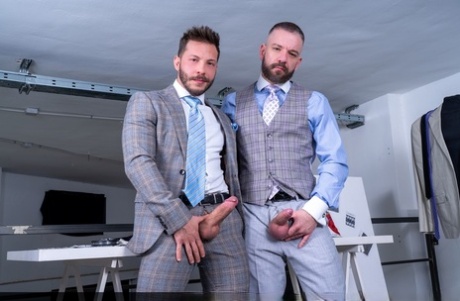 darmowe gejowskie mundury porno piękna seksowna galeria