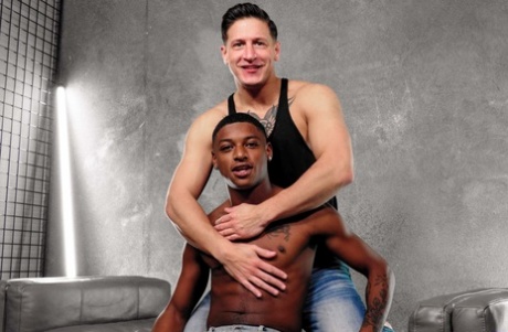 hot homoseksuel par kysser top smuk img