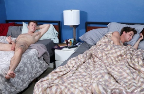 beskidt chat homoseksuel roulette kunst sex kollektion